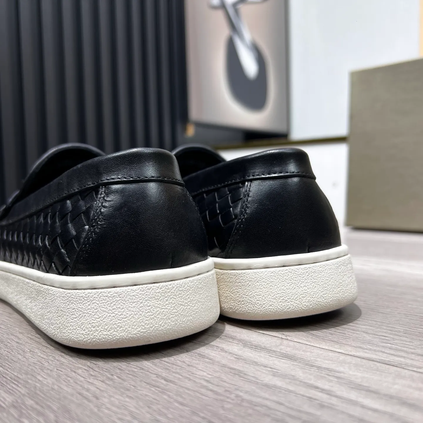 Ex-factory price 500 BV〰️Purely handmade classic men's beanie shoes👉👉driving shoes, slip-on shoes, made of imported cowhide woven from Italy, 💕water-dyed cowhide lining, 🔊original outsole, waterproof platform design, comfortable on the feet. A good choice for traveling and driving, two colors available, code number: 38-44, (45 can be customized)